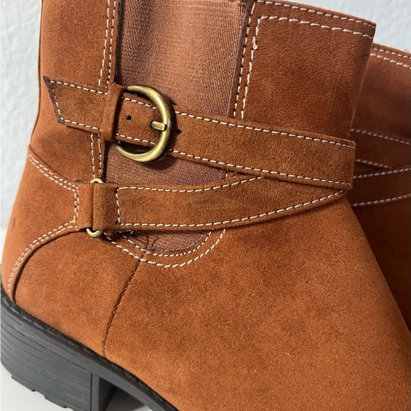 St. Johns Bay Womens Dalian Chelsea Ankle Boots Brown Low Heel Zip Size 10 Shoes - Picture 8 of 12